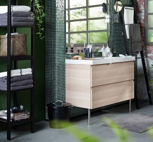 Badkamer met meubels van IKEA: badkamermeubel GODMORGON