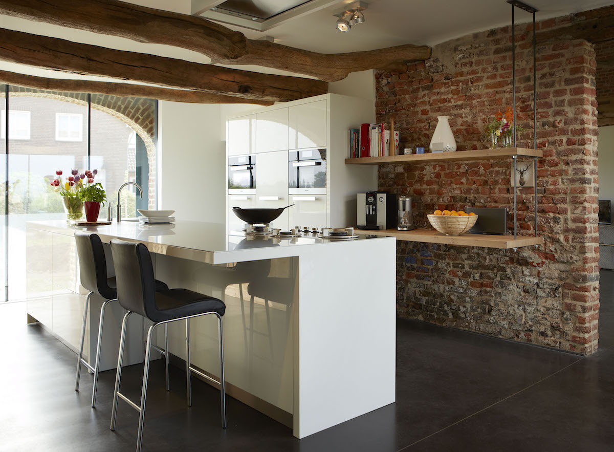 Welke keukenapparatuur past bij jouw keukenstijl? nieuws ... Wit hoogglans keuken