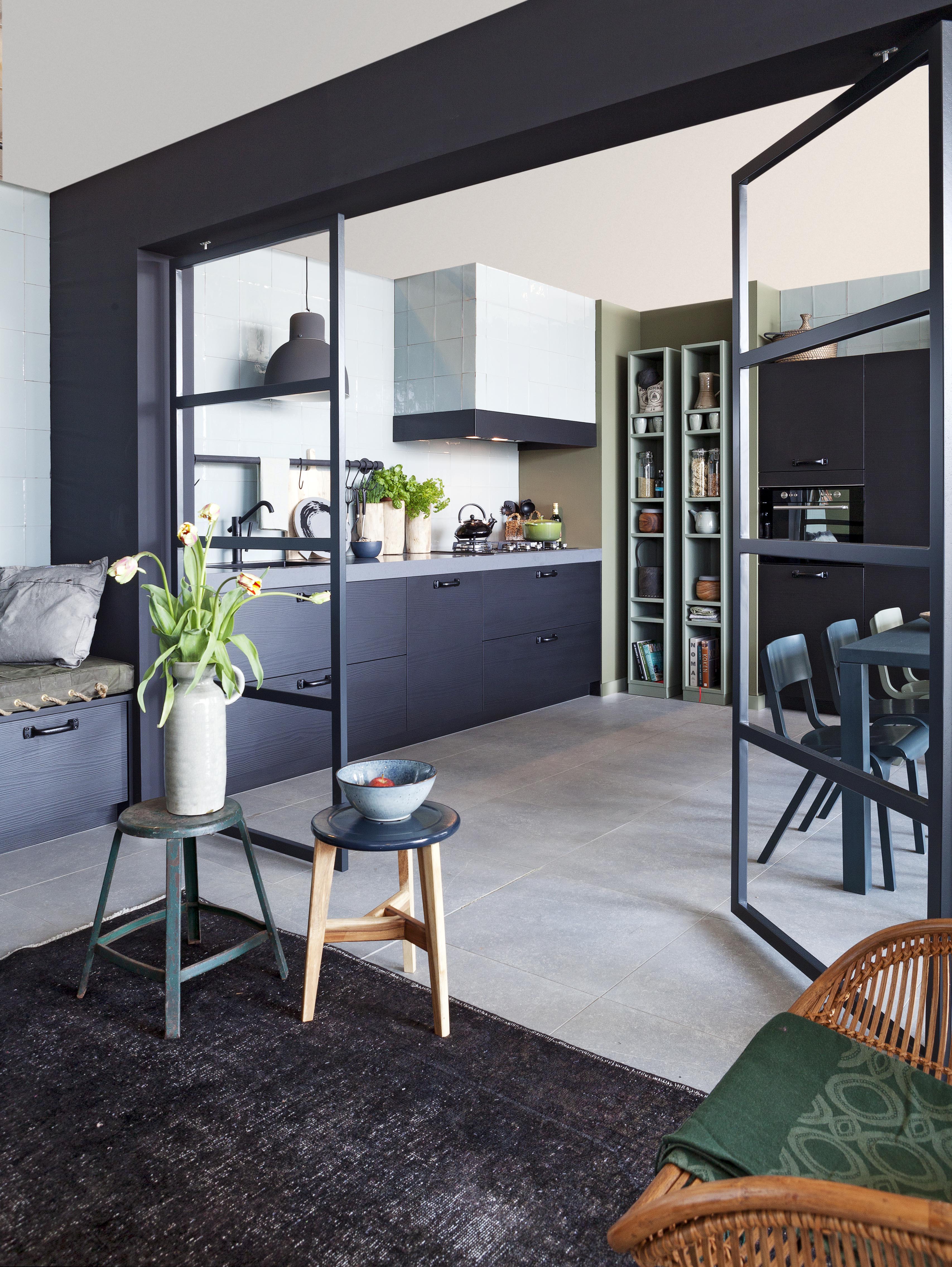 Moderne woonkamer tegels: moderne budget badkamer complete wonen.