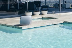 BETONNEN ZWEMBADEN - 