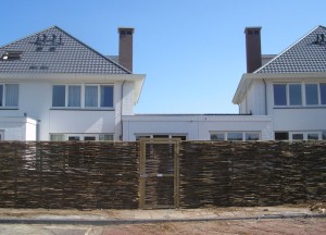 Wilhout wilgentenen schutting