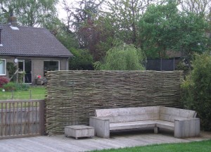 Wilhout wilgentenen schutting doe-het-zelf