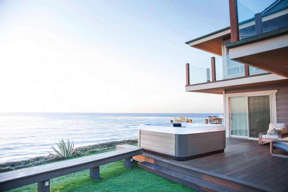 Villeroy & Boch outdoor whirlpool Black & White Edition