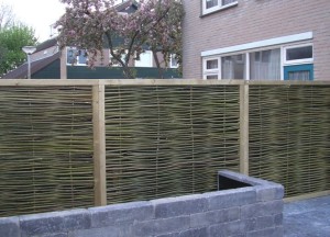 Wilhout Wilgentenenschutting in stevige omlijsting - Wilhout wilgentenen schuttingen
