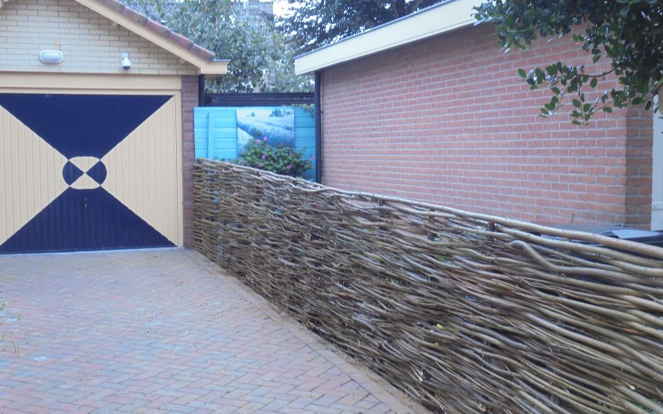 Wilhout Wilgentenen Vlechtscherm als erfafscheiding