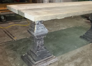 Woodindustries kloostertafels op maat gemaakt