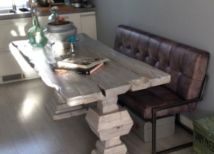 Woodindustries kloostertafels op maat gemaakt