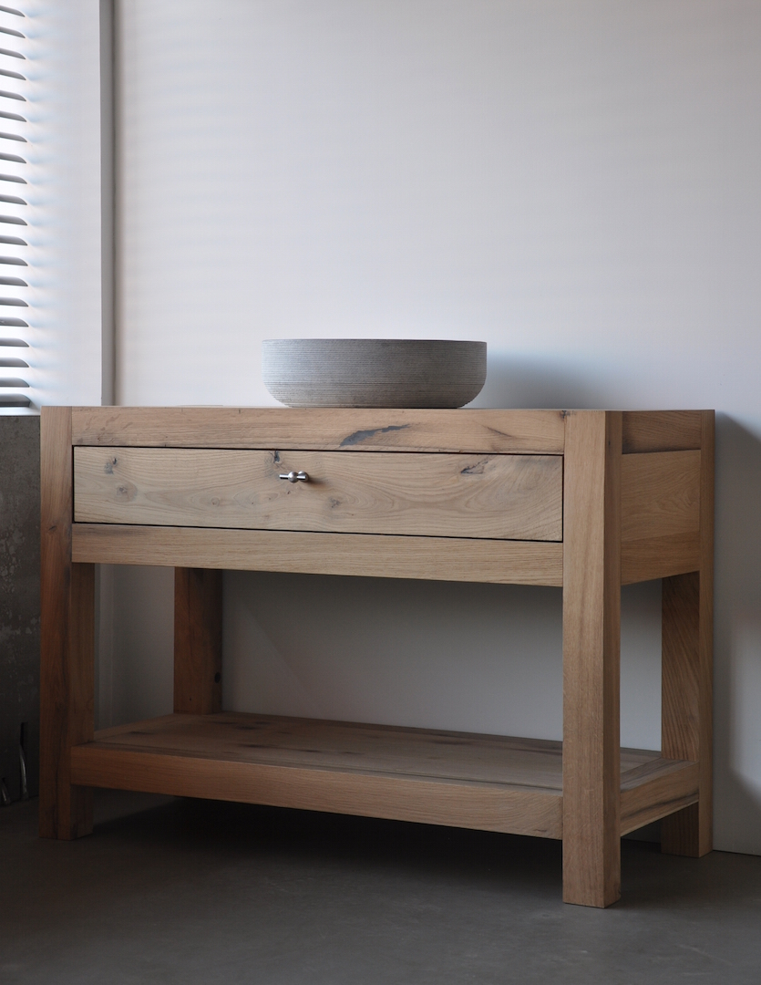 RestyleXL geschaafd oud eiken badkamermeubel