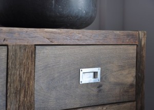 RestyleXL oud eiken badkamermeubel met RVS luikringen