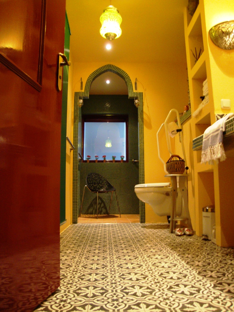 Vrolijke gekleurde tegels in je badkamer