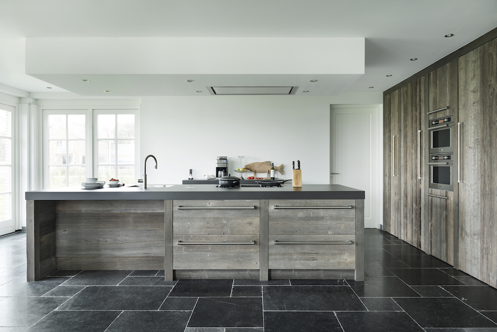 RestyleXL barnwood keuken met KitchenAid apparatuur