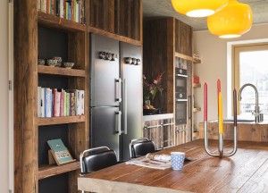 RestyleXL industriële keuken met bruin barnwood en stalen fronten - RestyleXL