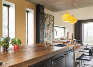 RestyleXL industriële keuken met bruin barnwood en stalen fronten