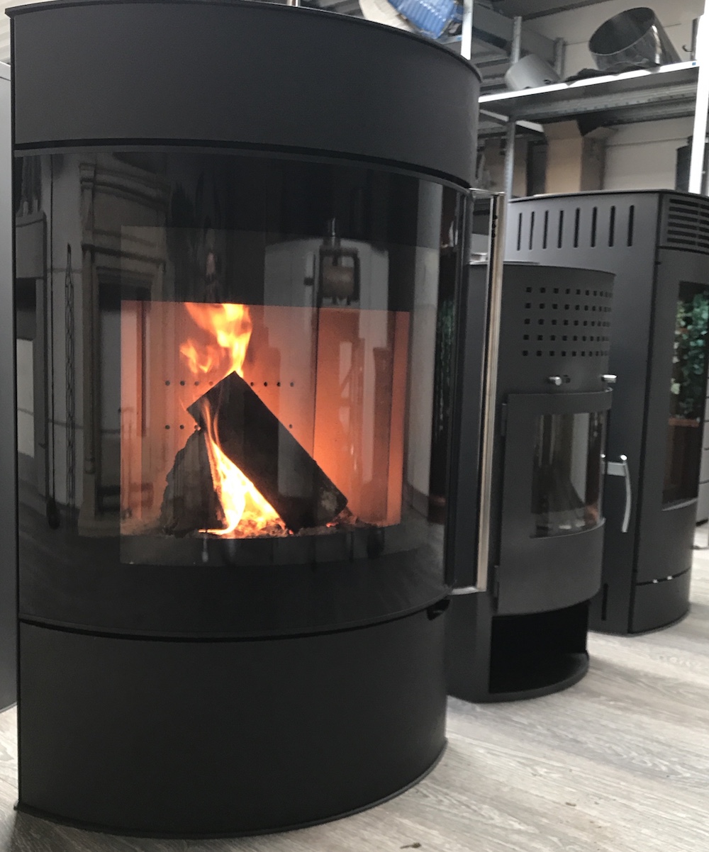 Houtkachel met grote deur