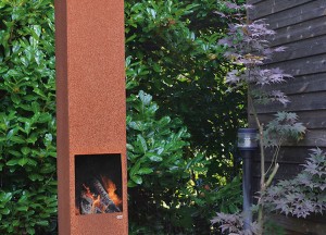 Cortenstaal haard in kleine tuin