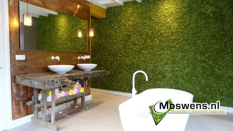 Moswand in de badkamer