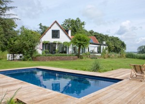 Zwembad voor sport en plezier - Compass Pools.