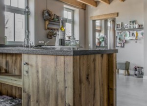 Landelijke houten keuken wild fineer eiken - Tieleman Keukens