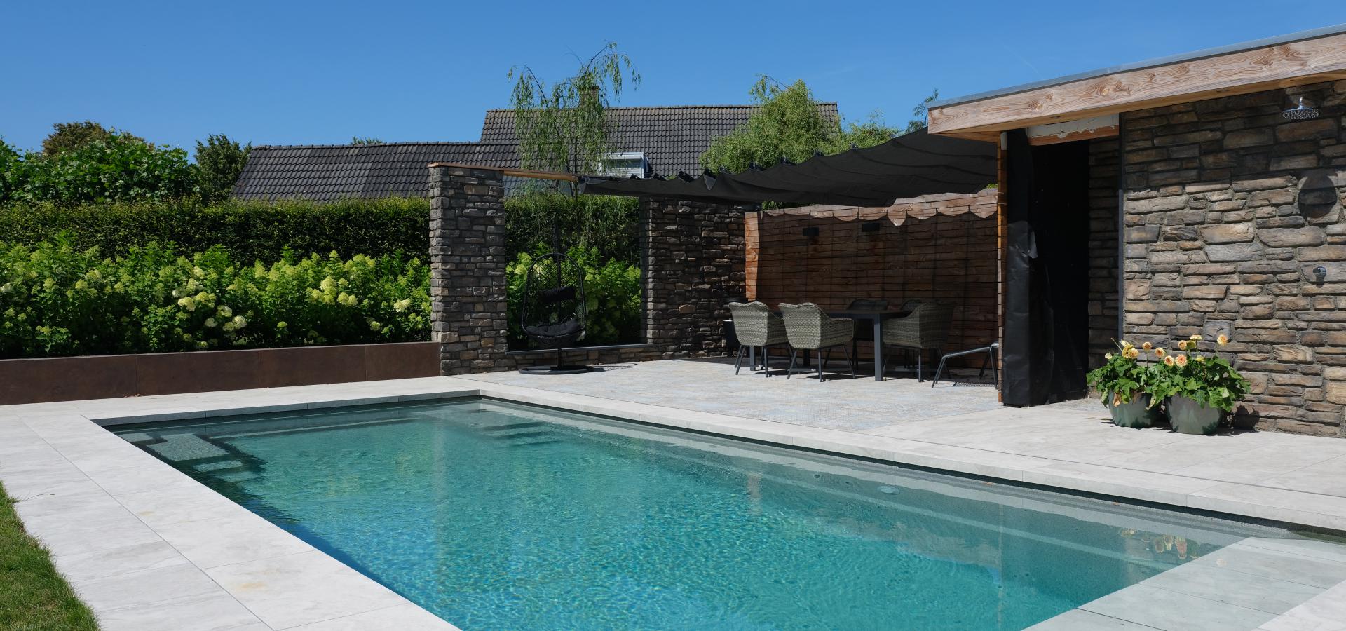 Zelfreinigend zwembad