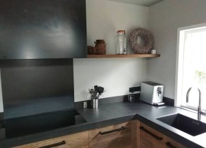 Oud eiken keuken met blauwstaal