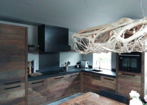 Oud eiken keuken met blauwstaal