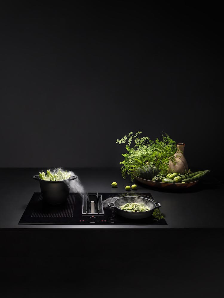 Inductie kookplaat met centrale afzuiging