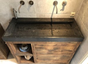 Oud eiken meubel met hardstenen wastafel | RestyleXL