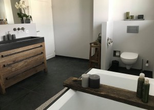Oud hout in de badkamer | RestyleXL