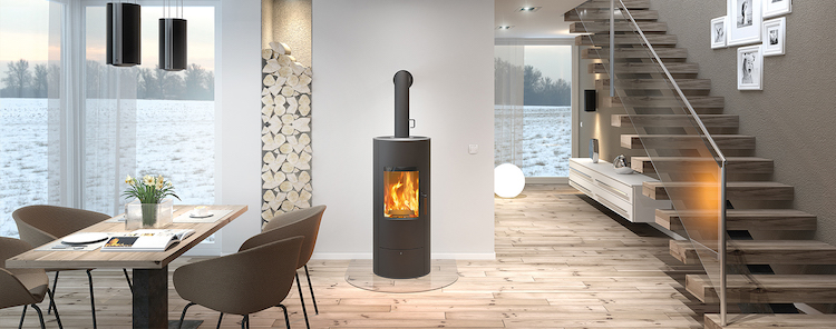 Een ronde houtkachel die om zijn as kan draaien