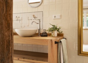 Geschaafd oud eiken badmeubel | RestyleXL - RestyleXL