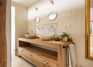 Geschaafd oud eiken badmeubel | RestyleXL