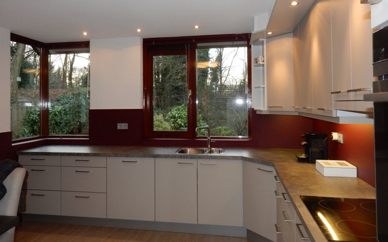 Gekleurde aluminium achterwand | Bokmerk