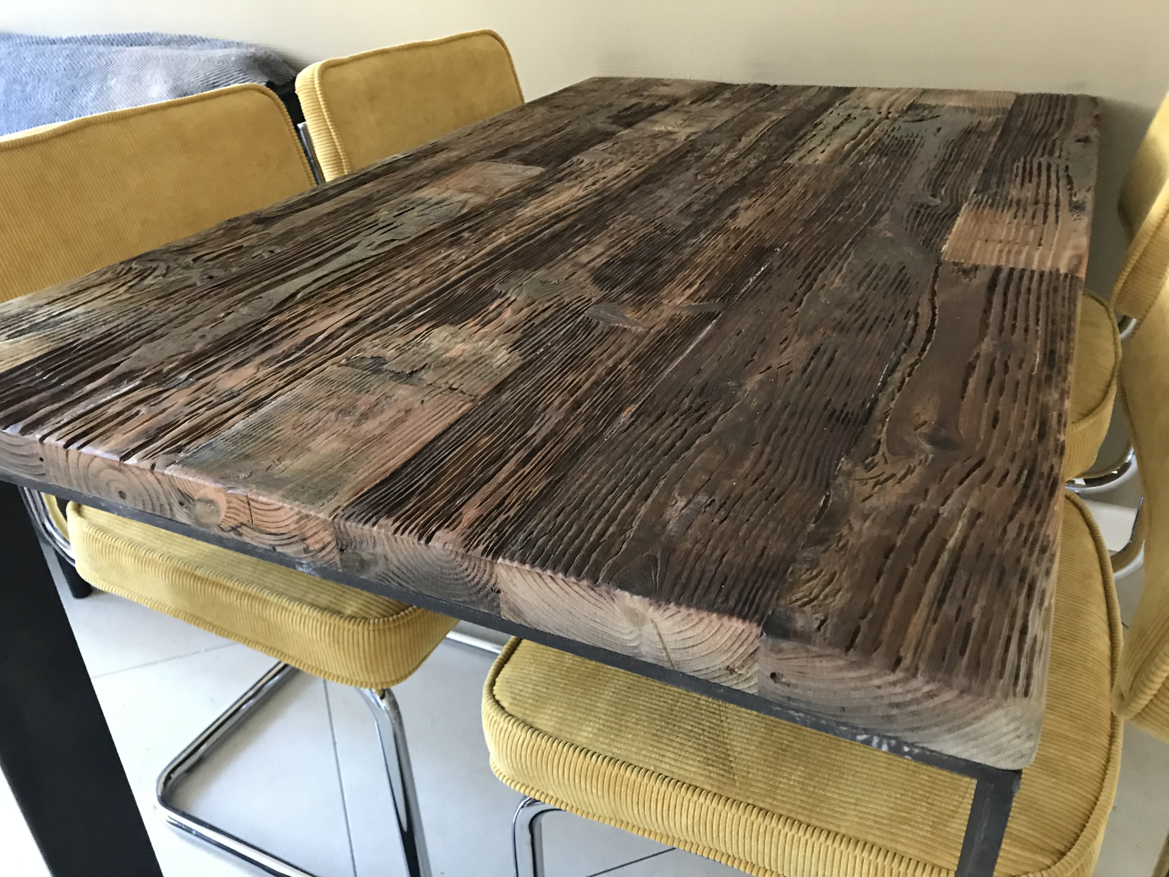 Wrakhouten tafel