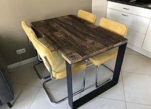 Wrakhouten tafel
