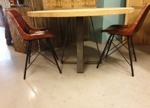 Stoere ronde eiken tafel