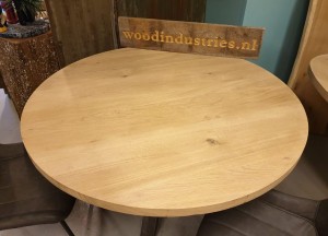 Stoere ronde eiken tafel