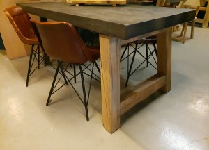 Betonnen tafel robuust