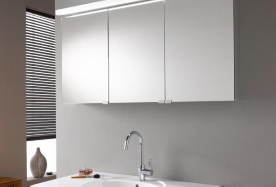 Ideale lichtspiegelkasten van EMCO voor krappe badruimten - Emco