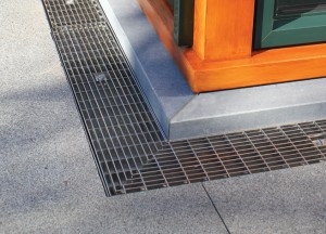 Voorkom opspattend zand en vieze ramen| ACO House&Garden