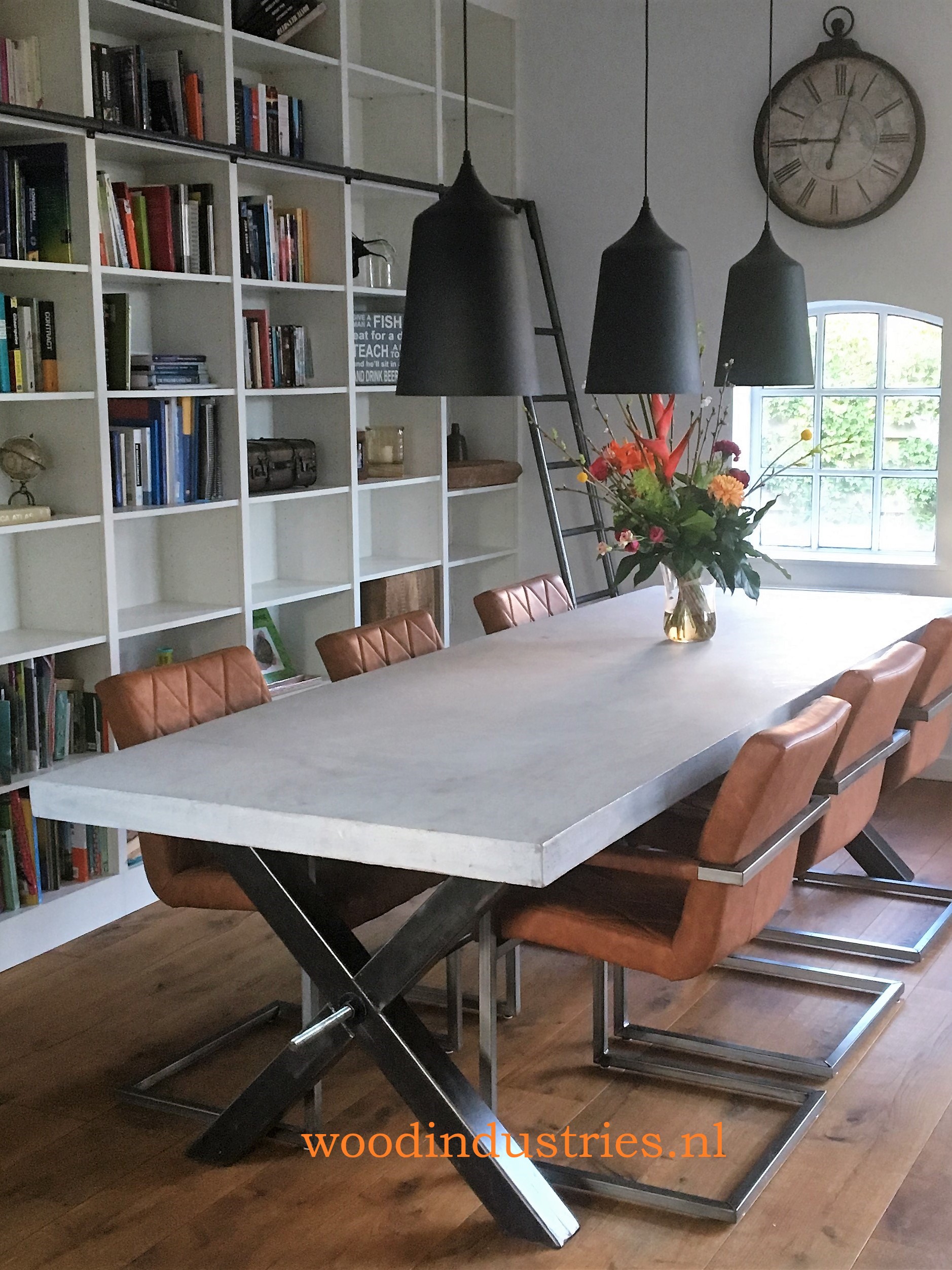 Robuuste betonnen tafel op maat | Woodindustries