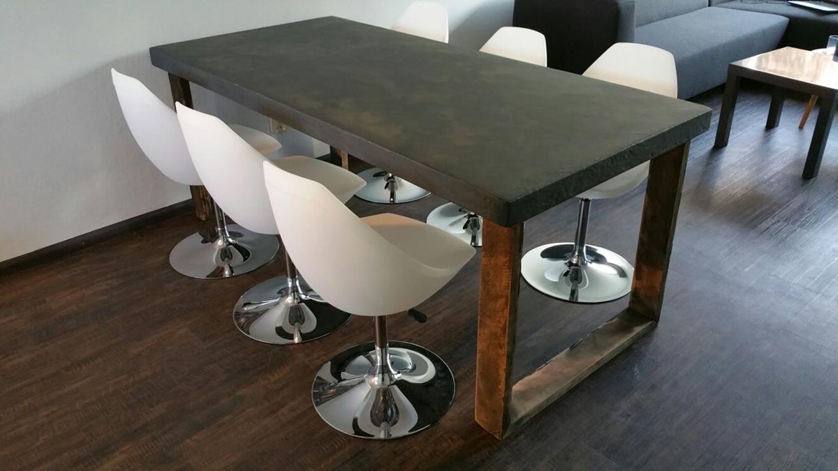 Betonnen tafel met houten U-poot | Woodindustries