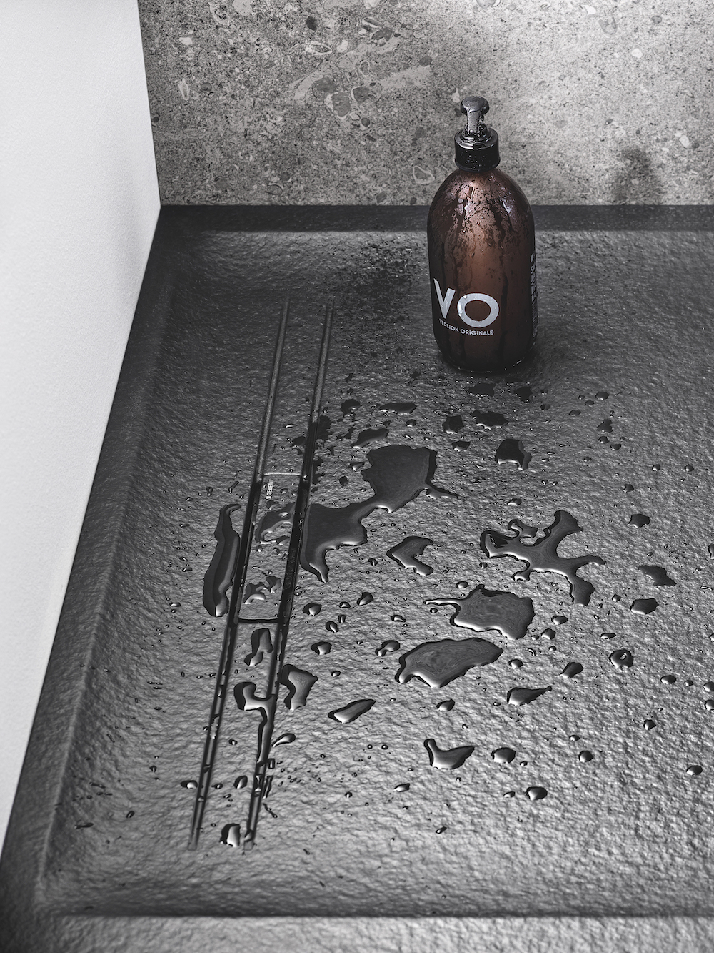 Douchevloer Geberit Sestra met leisteen structuur