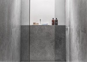 Douchevloer Geberit Sestra met leisteen structuur