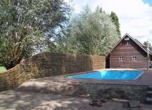Natuurlijke zwembadomheining | Wilhout