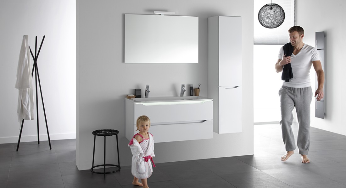 Strak en greeploos badkamerdesign van Primabad