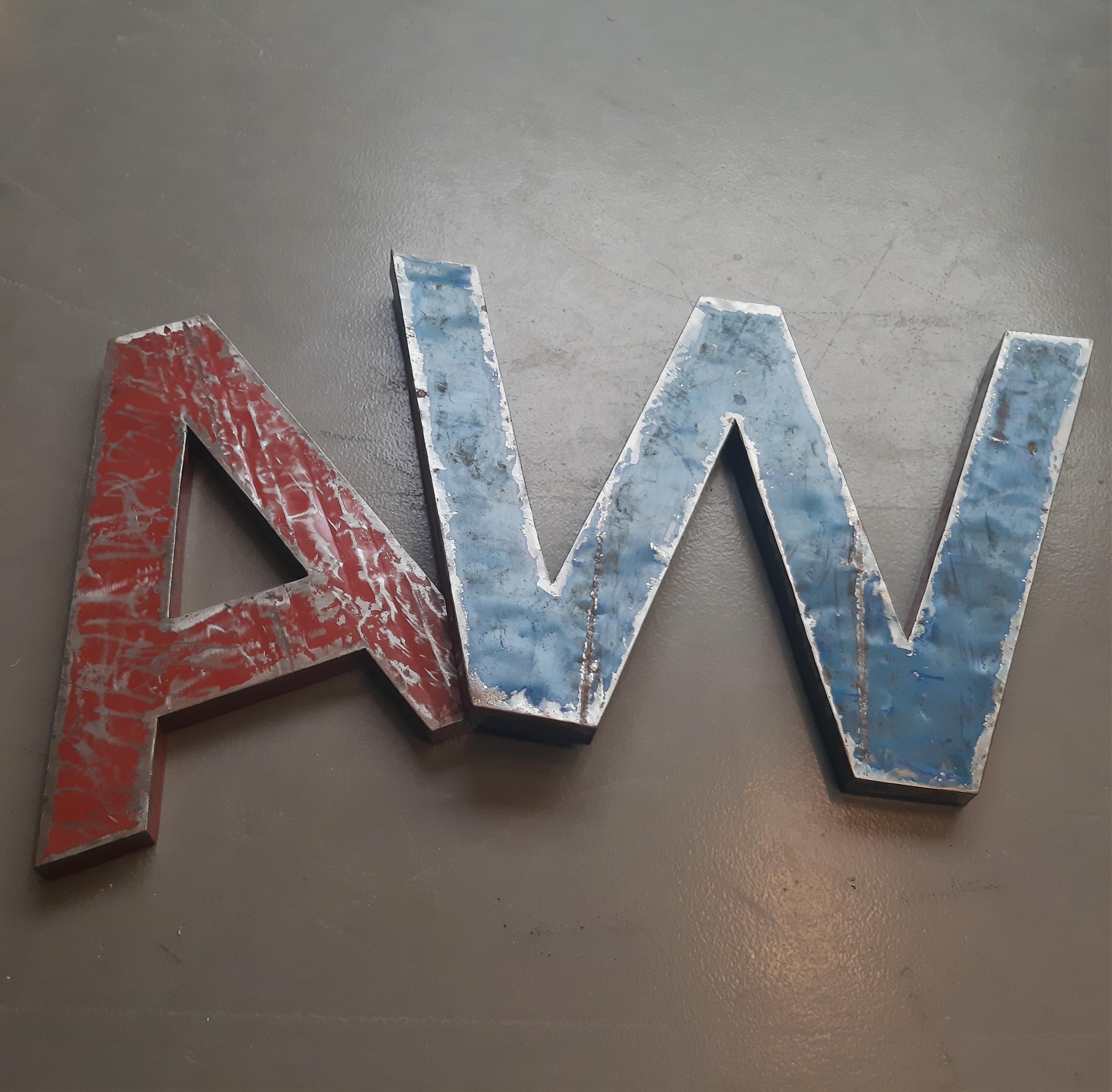 Metalen letters in 2 maten | Woodindustries