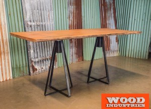 Eiken wagonhouten tafel | Woodindustries