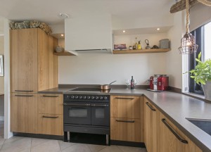 Handgemaakte keuken met ILVE Nostalgie inductie fornuis mat zwart - ILVE