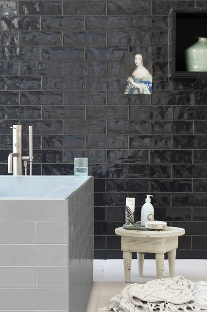 Mediterranea Black Calpe glans I vtwonen tegels by Douglas & Jones