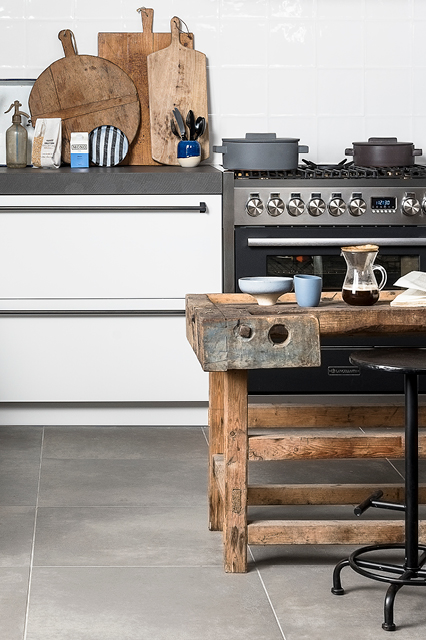 Mold Concrete I vtwonen tegels by Douglas & Jones